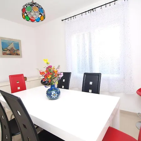 Nyaraló Carmen By Interhome